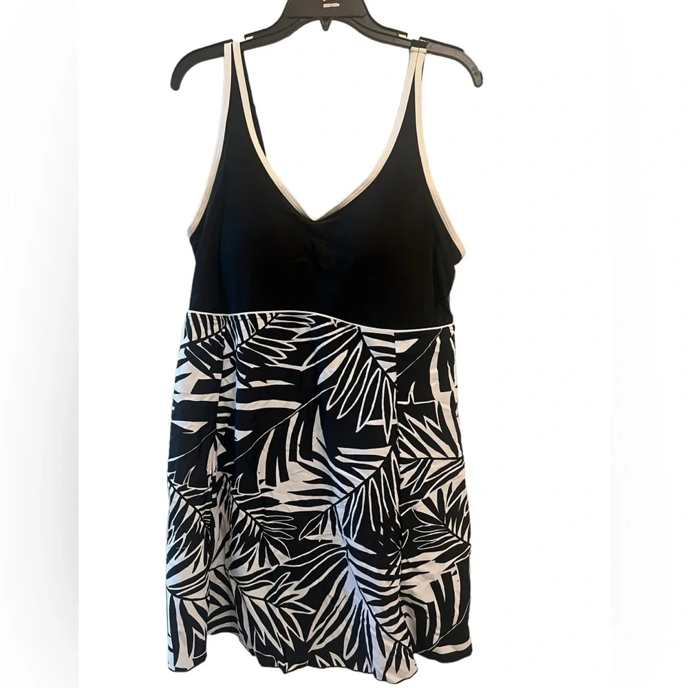 Sea & Sand Black & White Tropical Palm print suit one piece swim suit